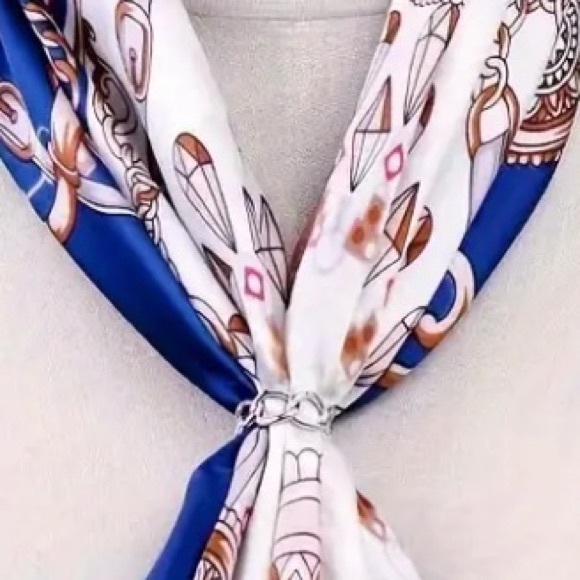 Silver Chain Link Scarf Ring - Picture 2 of 4